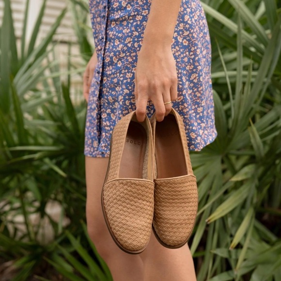 Nisolo Tan Woven Mules - Picture 1 of 8